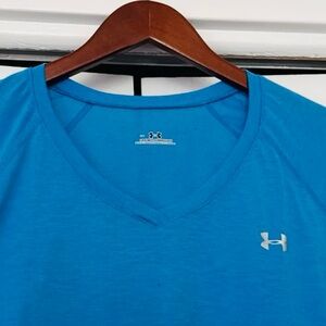 Womens Under Armour shirt size large